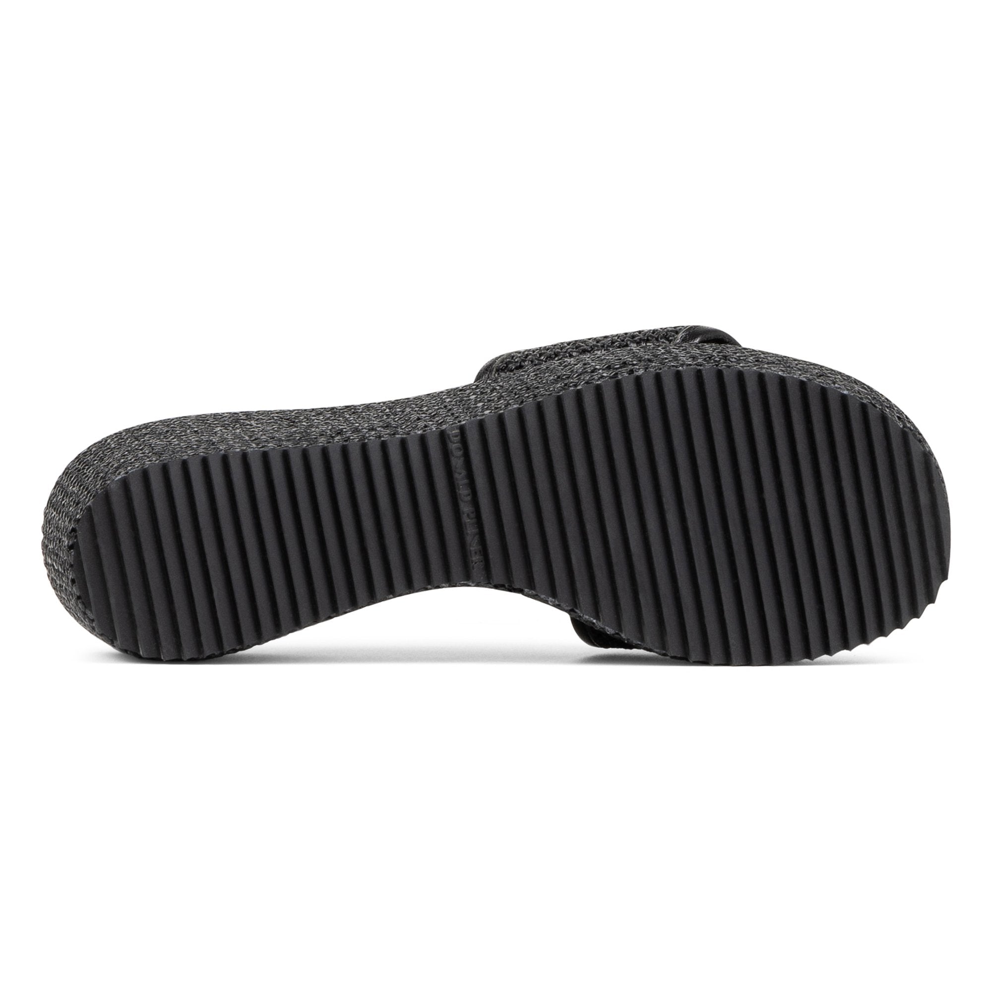 SILLI - Black | Donald Pliner Casual