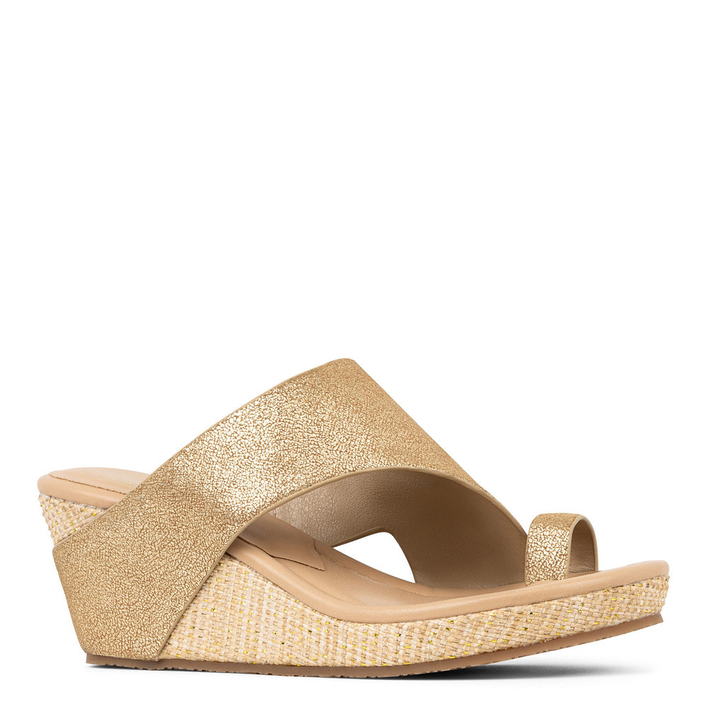 GYER - Pale Gold | Donald Pliner Casual